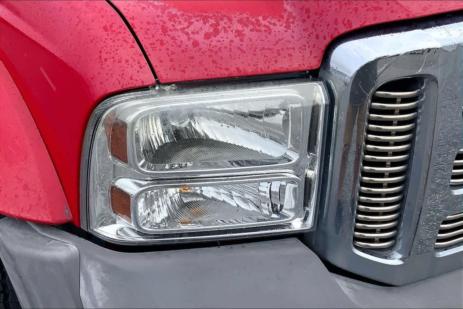Used 2005 Red Ford Lariat image 25
