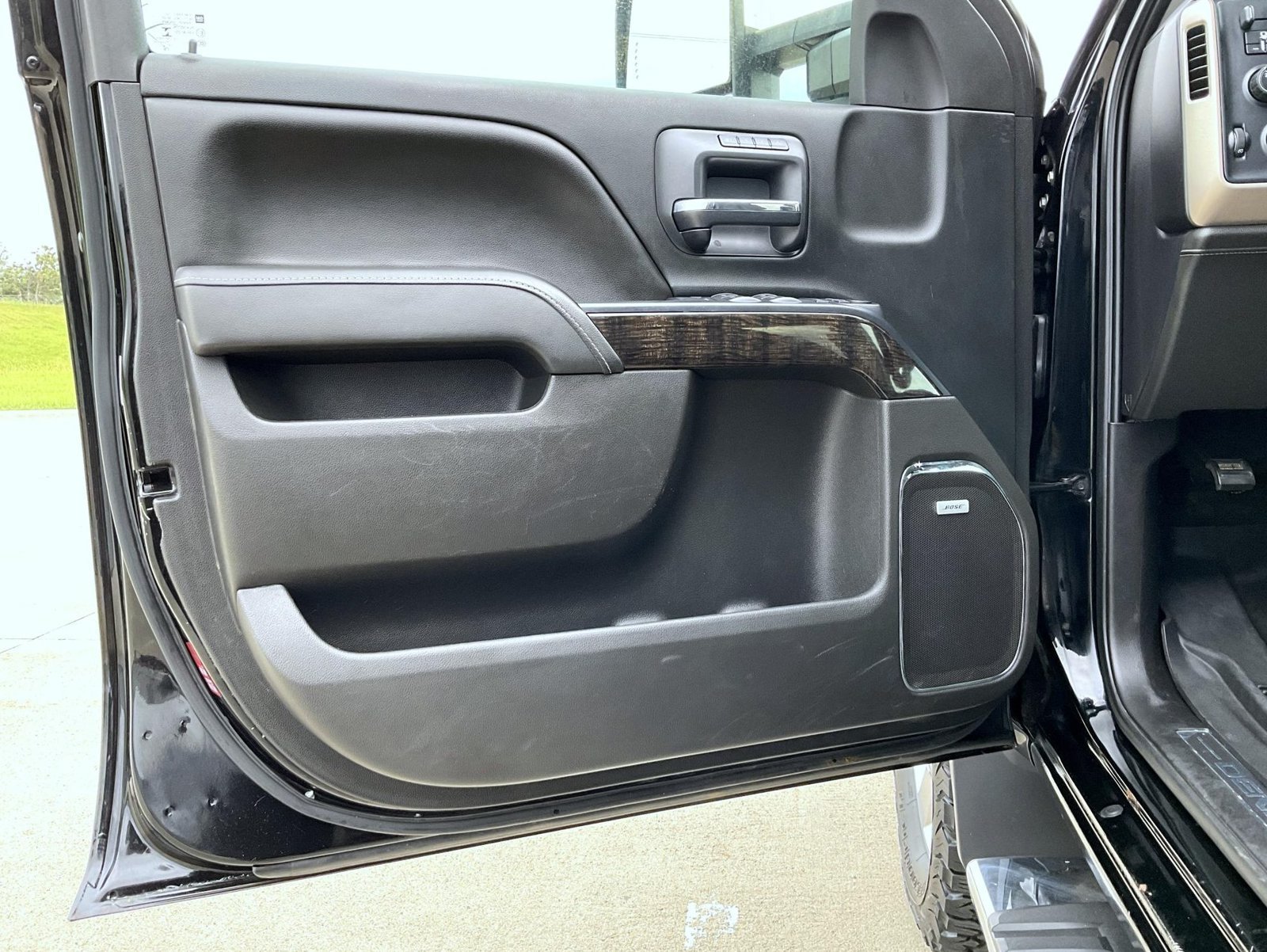 Used 2016 Black GMC Denali image 9