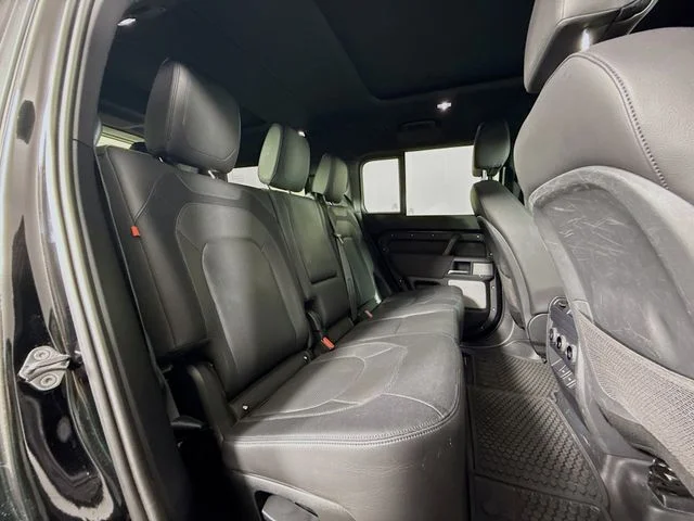 Used 2023 Black Land Rover X-Dynamic SE image 30