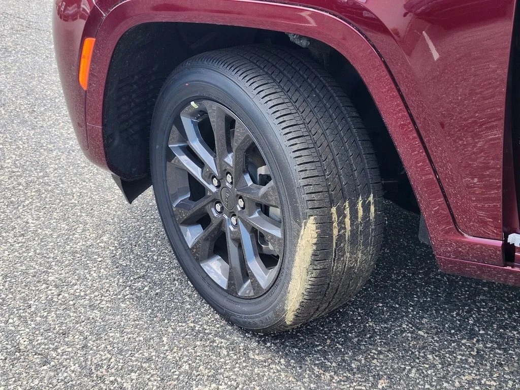 New 2026 Velvet Red Pearl-Coat Exterior Paint Jeep Limited Reserve image 36