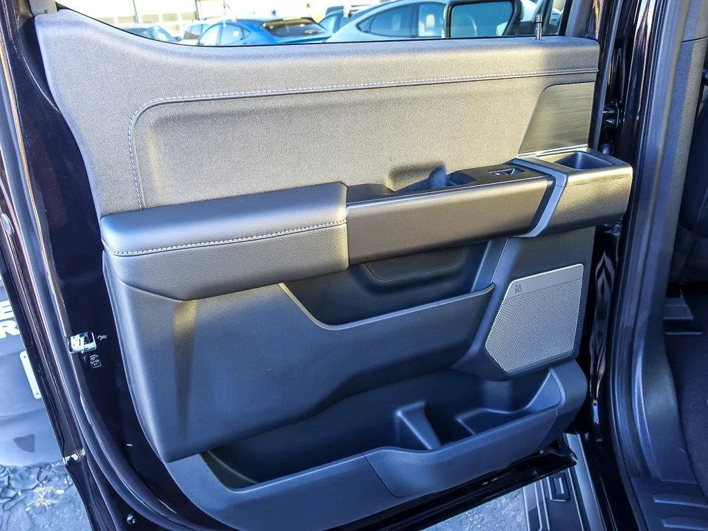 Used 2026 Agate Black Metallic Ford LARIAT image 28