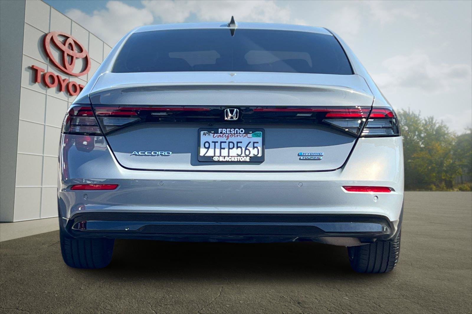 Used 2025 Urban Gray Pearl Honda Touring image 4