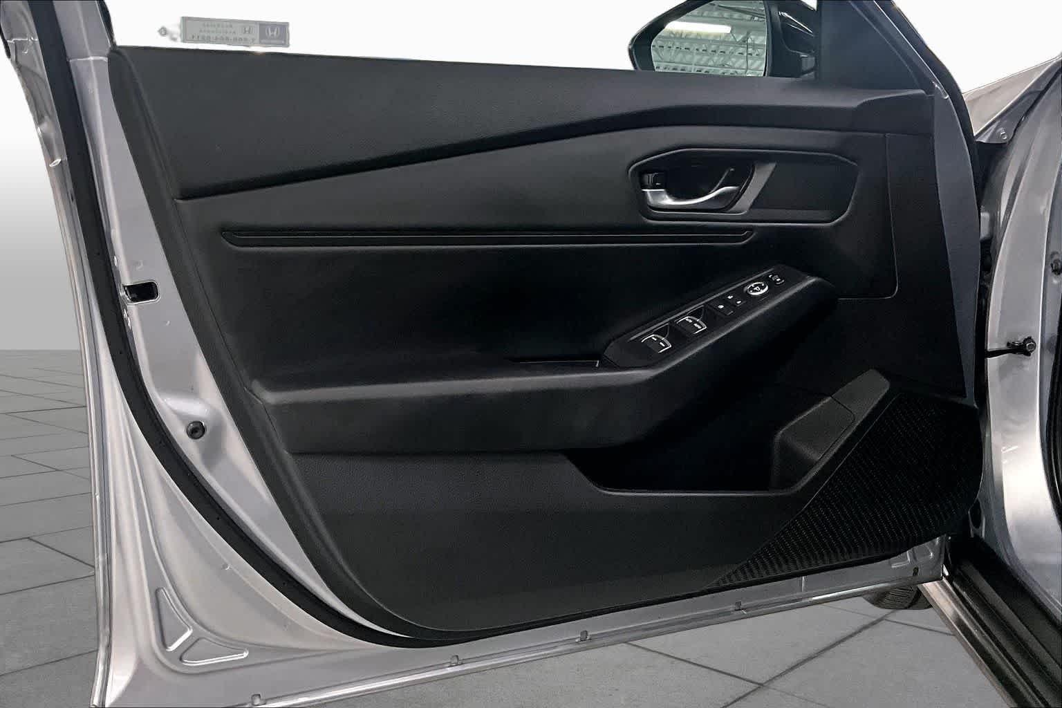 Used 2025 Solar Silver Metallic Honda SE image 21