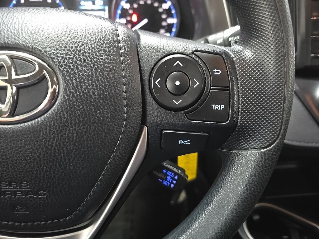 Used 2017 White Toyota LE image 20