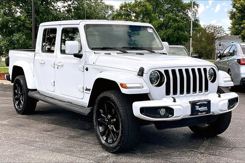 Used 2023 White Jeep High Altitude image 38