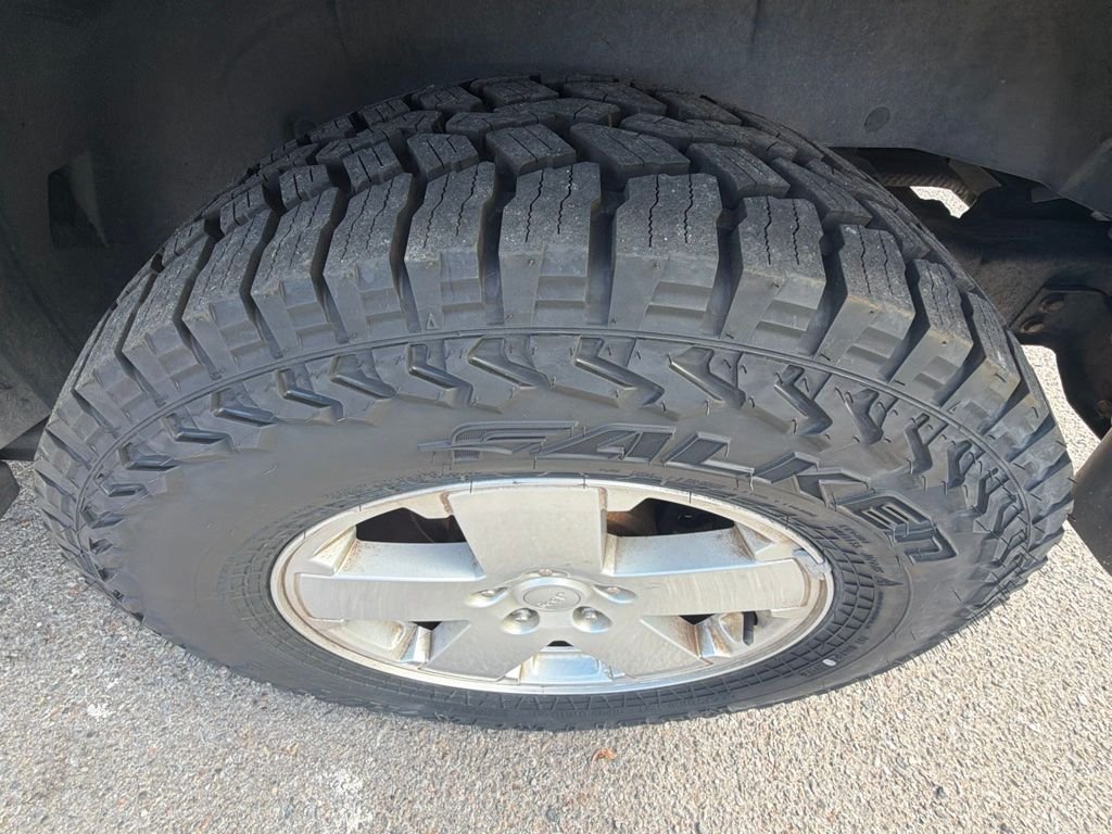 Used 2007 Blue Jeep Unlimited Sahara image 12