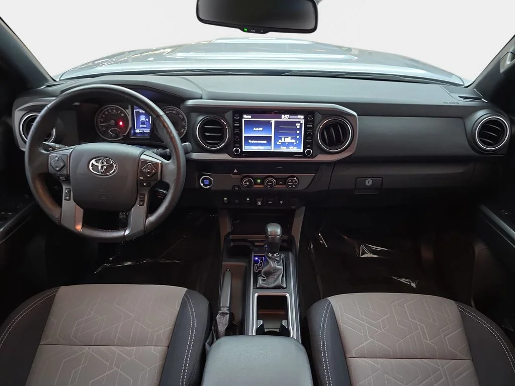 Used 2020 Silver Toyota SR5 image 12