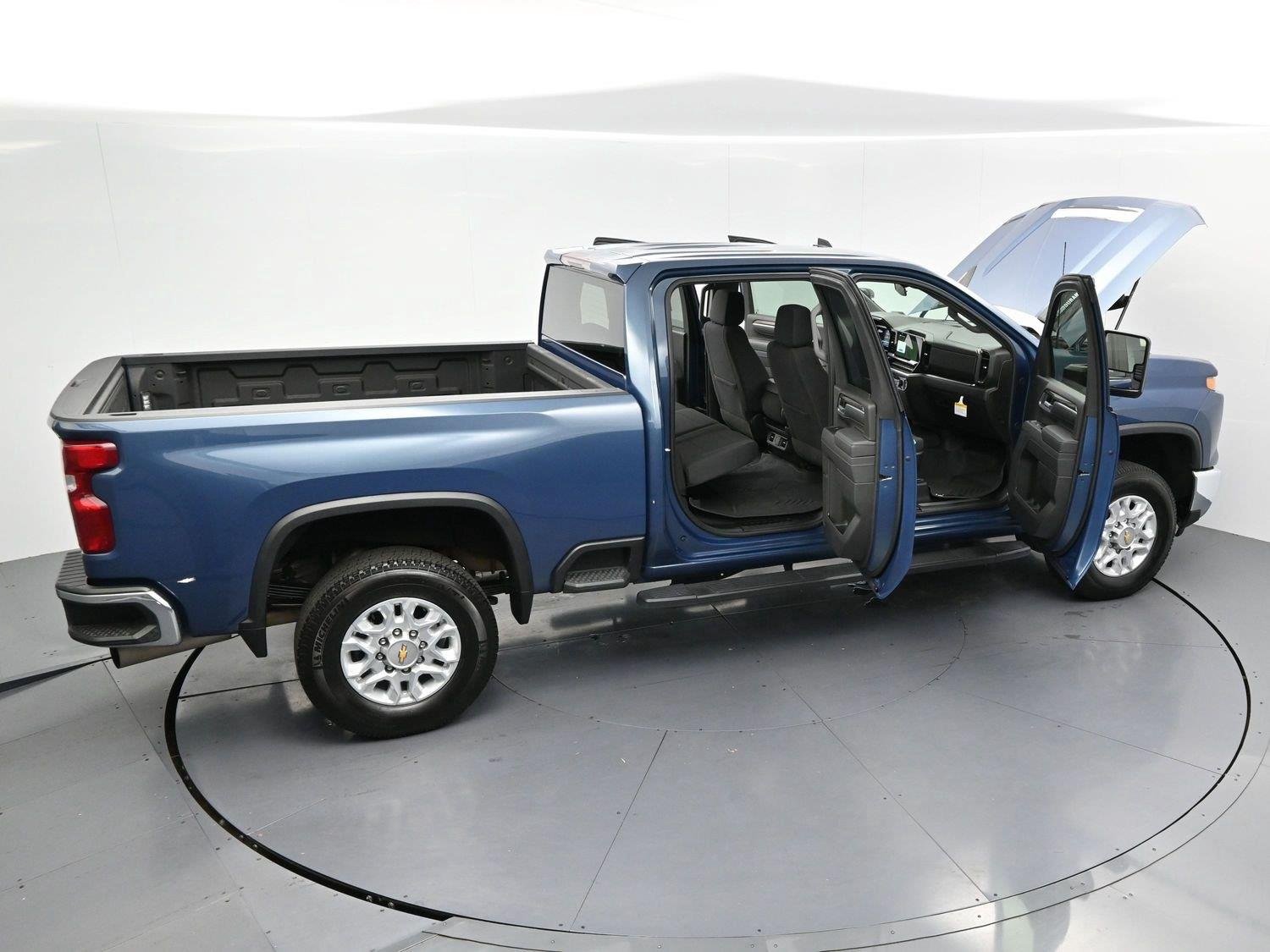 Used 2026 Lakeshore Blue Metallic Chevrolet LT image 40