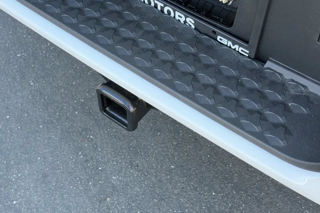 New 2026 Summit White GMC Elevation image 8