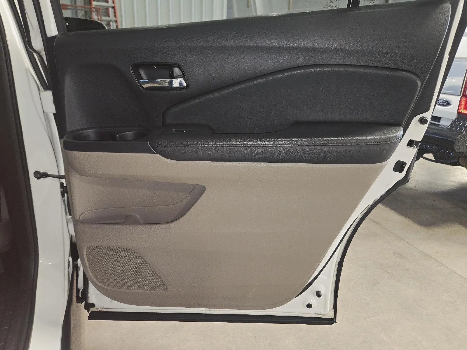 Used 2017 White Diamond Pearl Honda EX-L image 40
