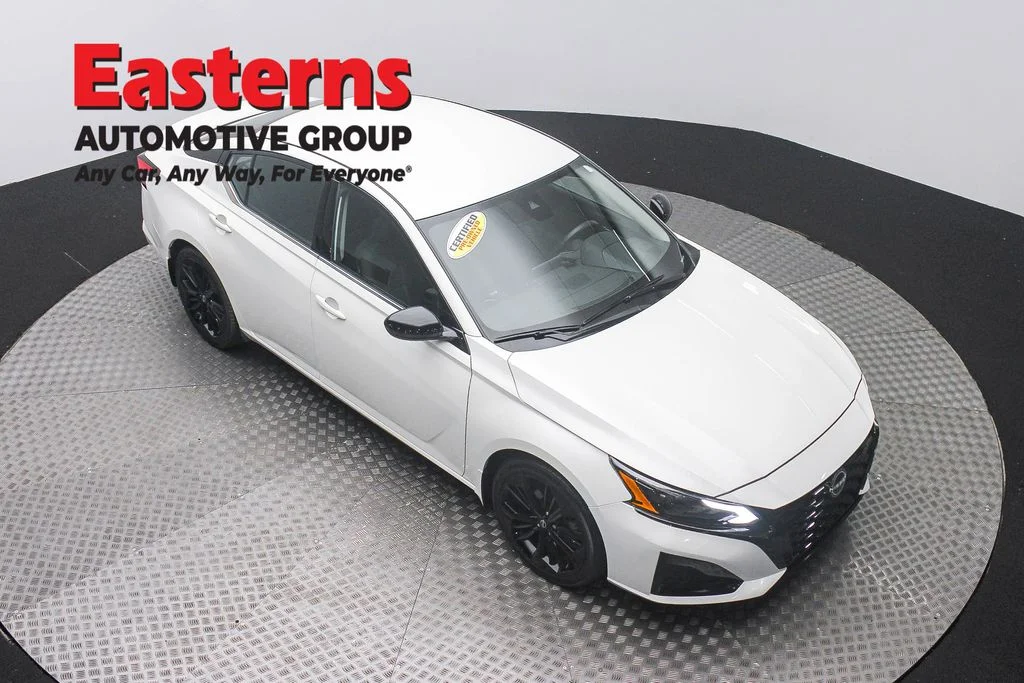 Used 2023 White Nissan 2.5 SR image 3