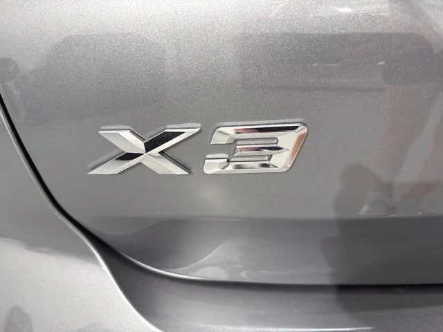 Used 2024 Gray BMW xDrive30i image 9