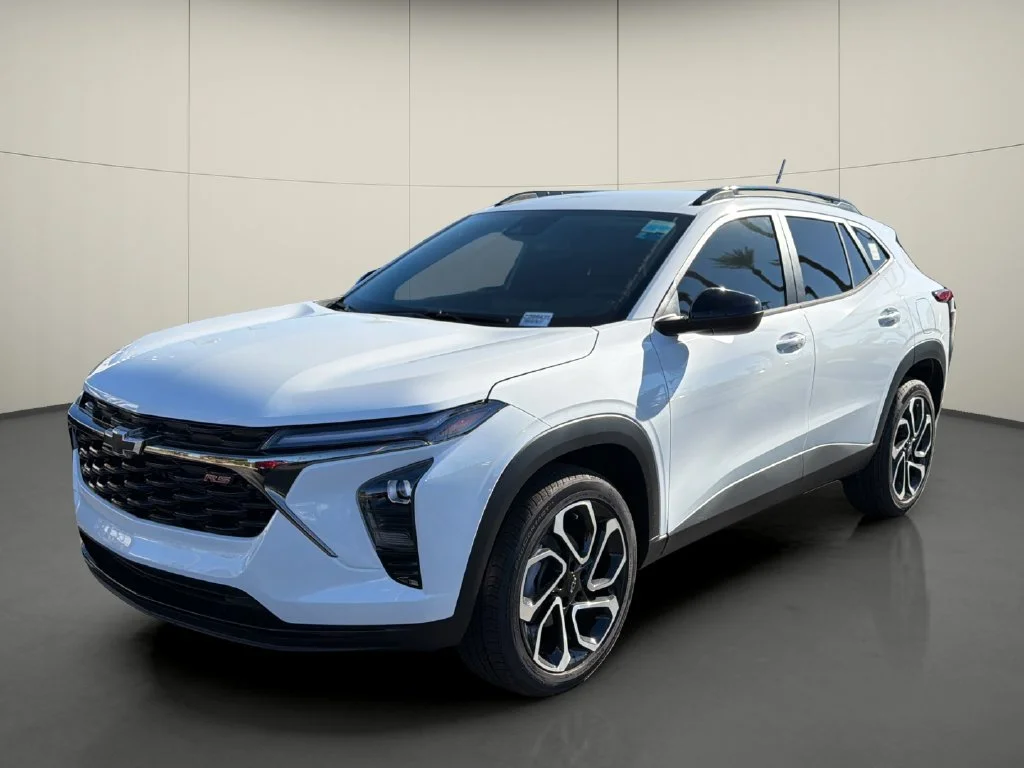 New 2026 Summit White Chevrolet 2RS image 3
