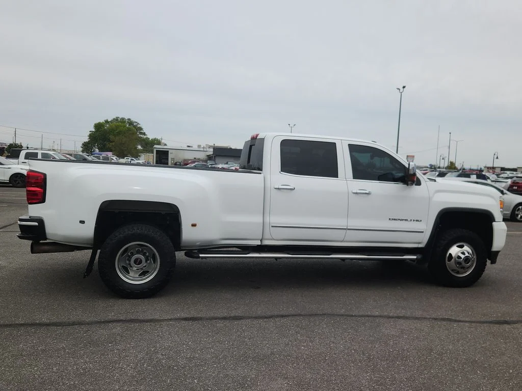 Used 2015 White GMC Denali image 2