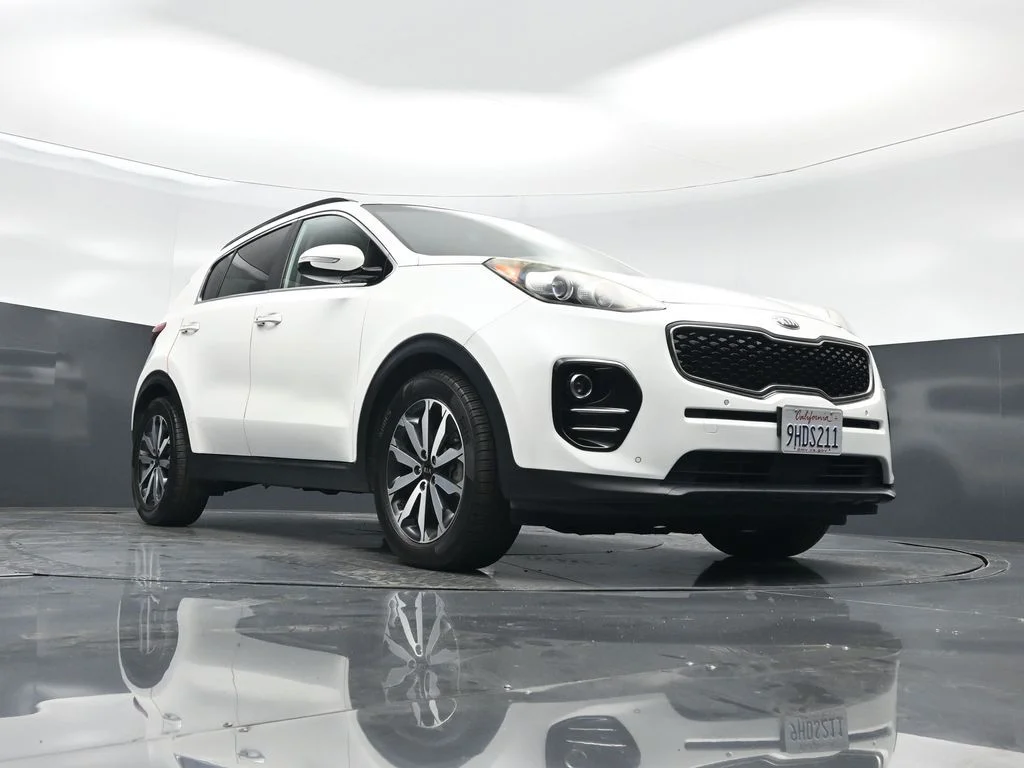 Used 2018 White Kia EX image 47