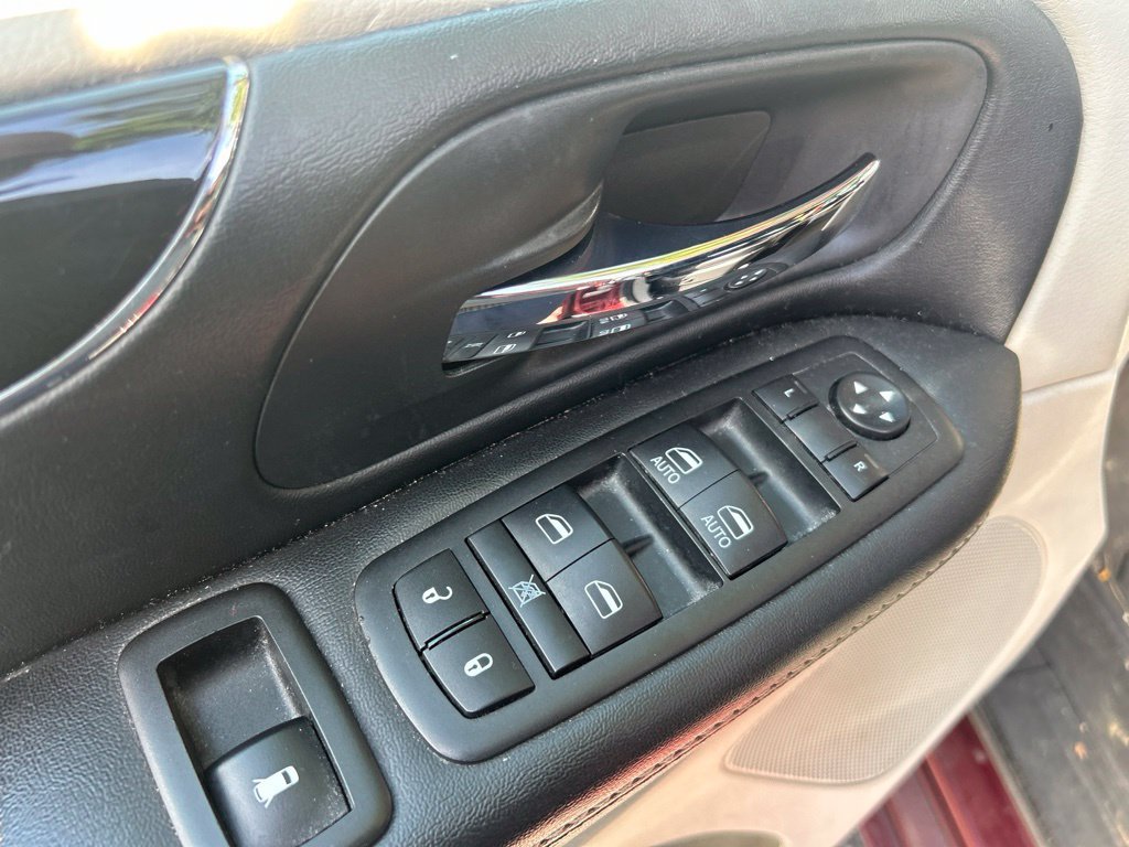 Used 2017 Red Dodge SXT image 16