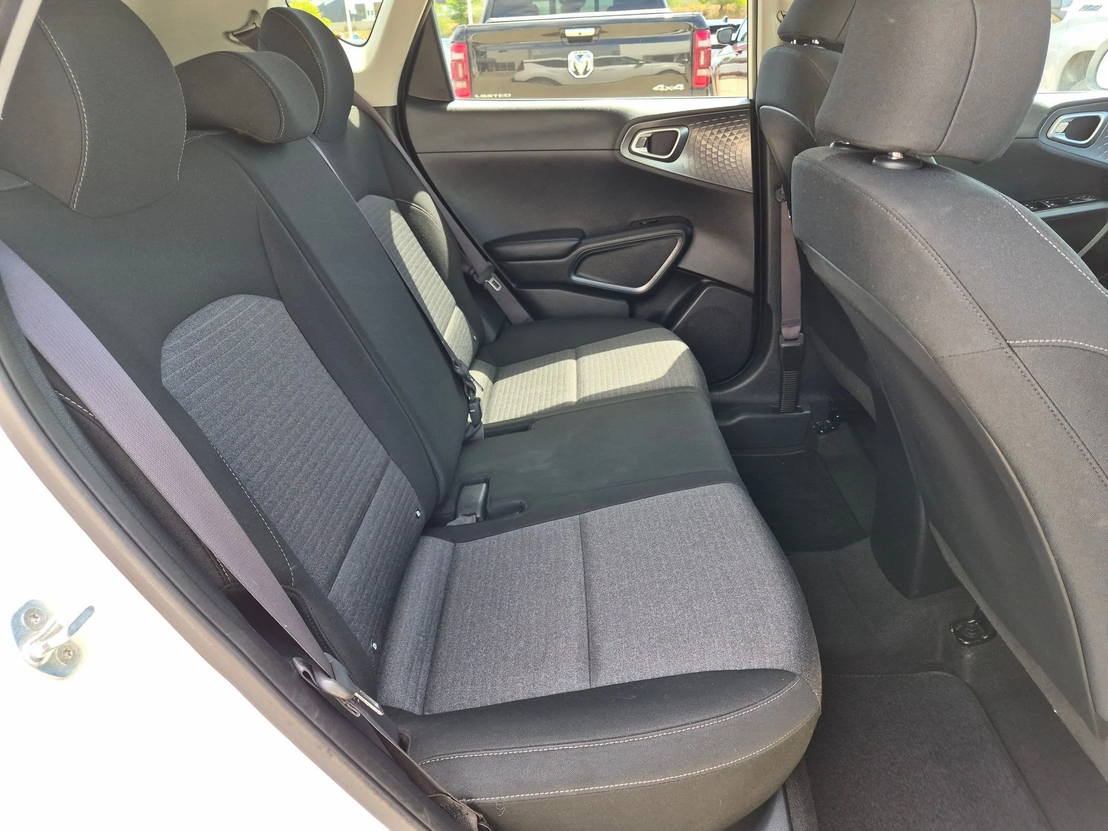 Used 2021 Snow White Pearl Kia S image 28