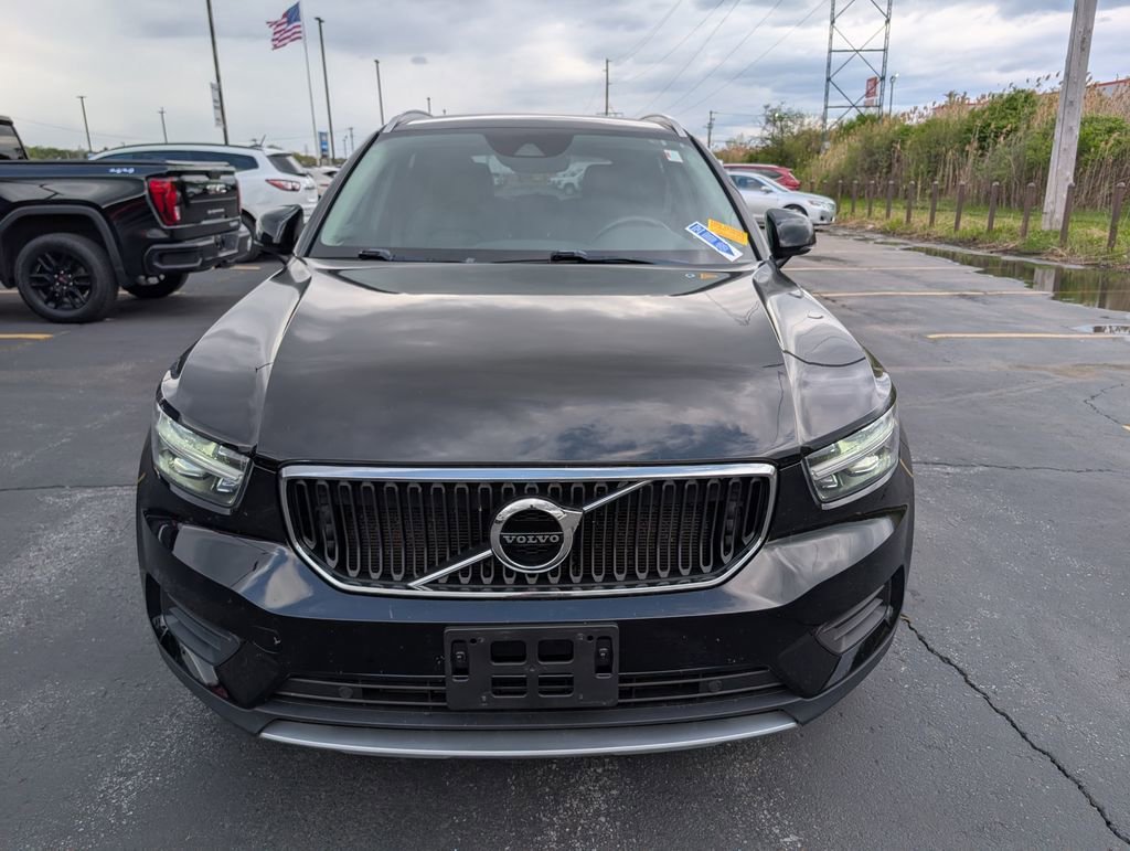 Used 2019  Volvo Momentum image 2