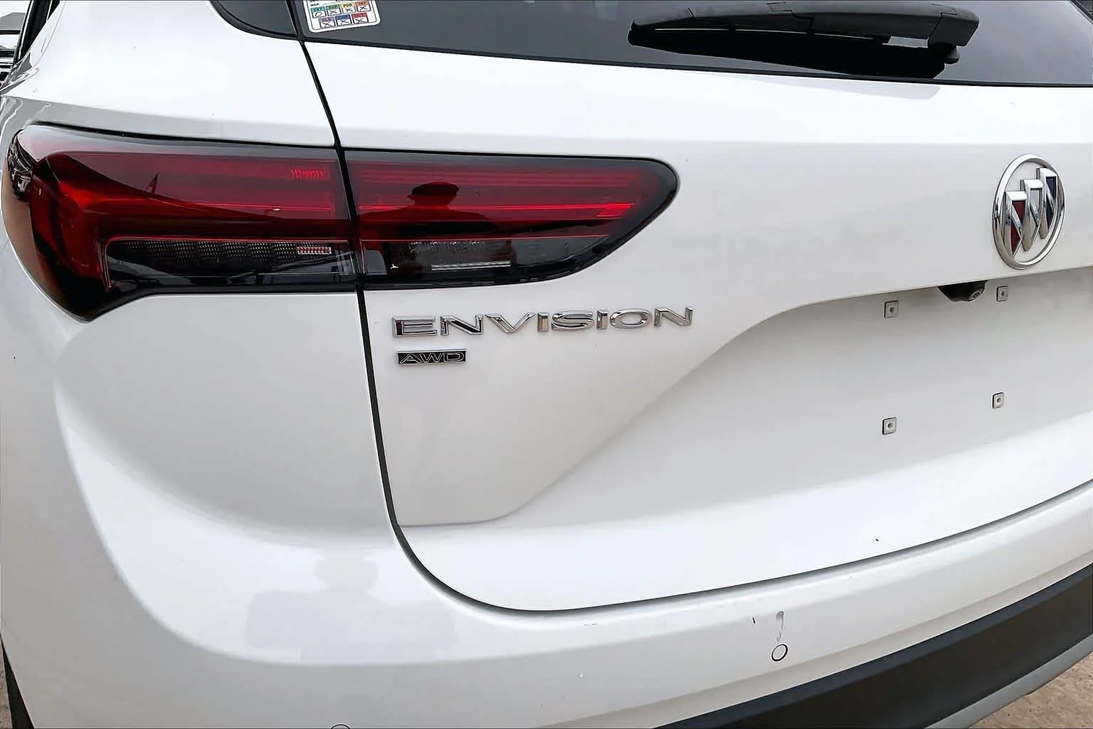 Used 2023 Summit White Buick Essence image 9