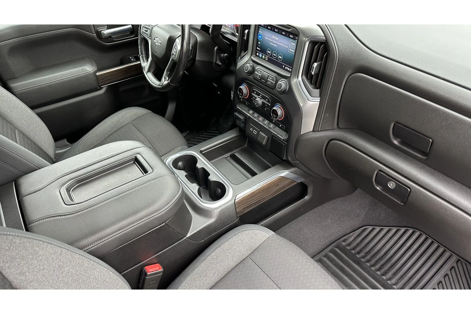 Used 2019  Chevrolet RST image 14