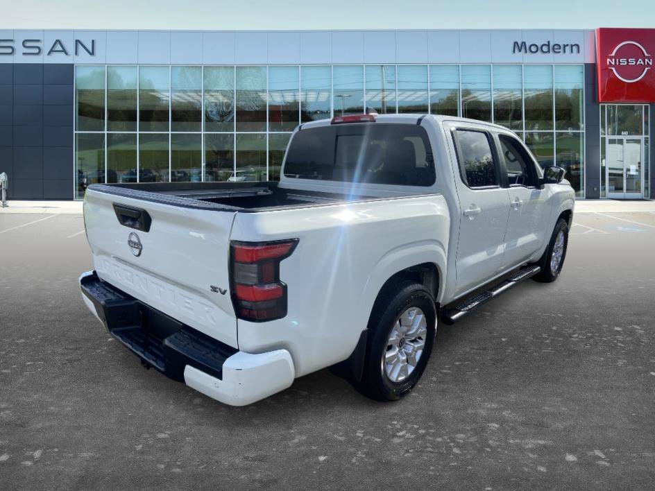 Used 2024 Glacier White Nissan SV image 5