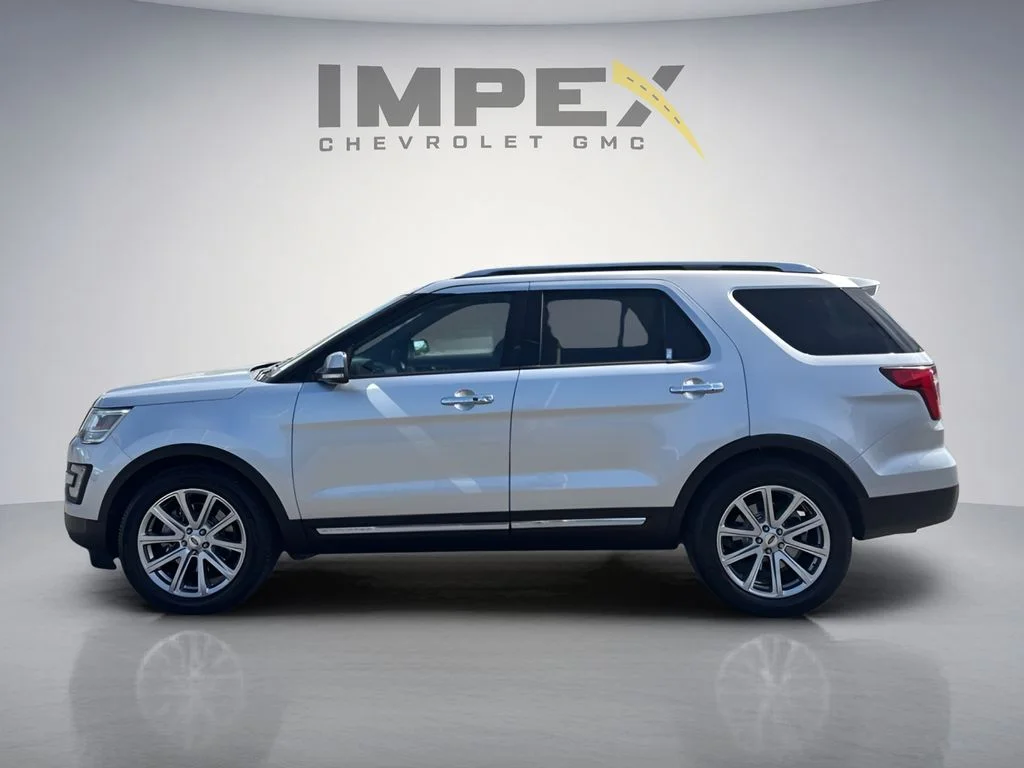 Used 2017 Silver Ford Limited image 2