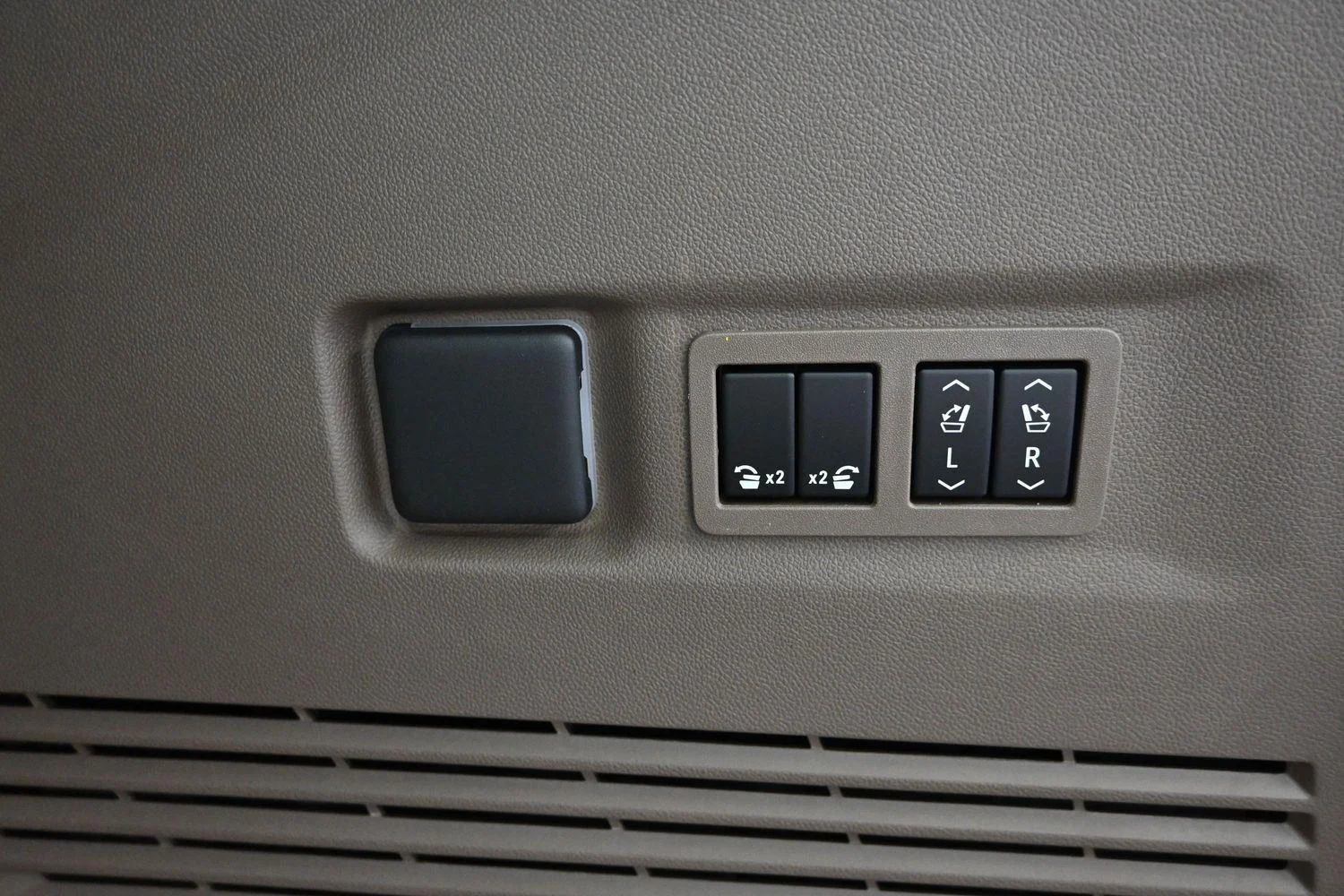 New 2026 Glacier White Tricoat GMC Denali image 23