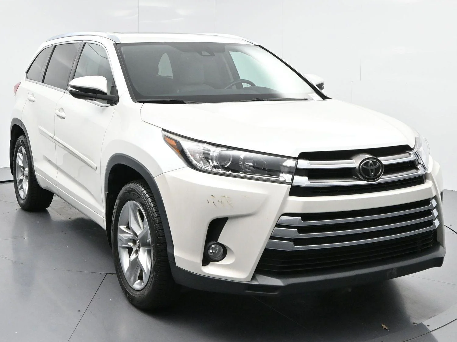 Used 2017 Blizzard Pearl Toyota Limited image 2