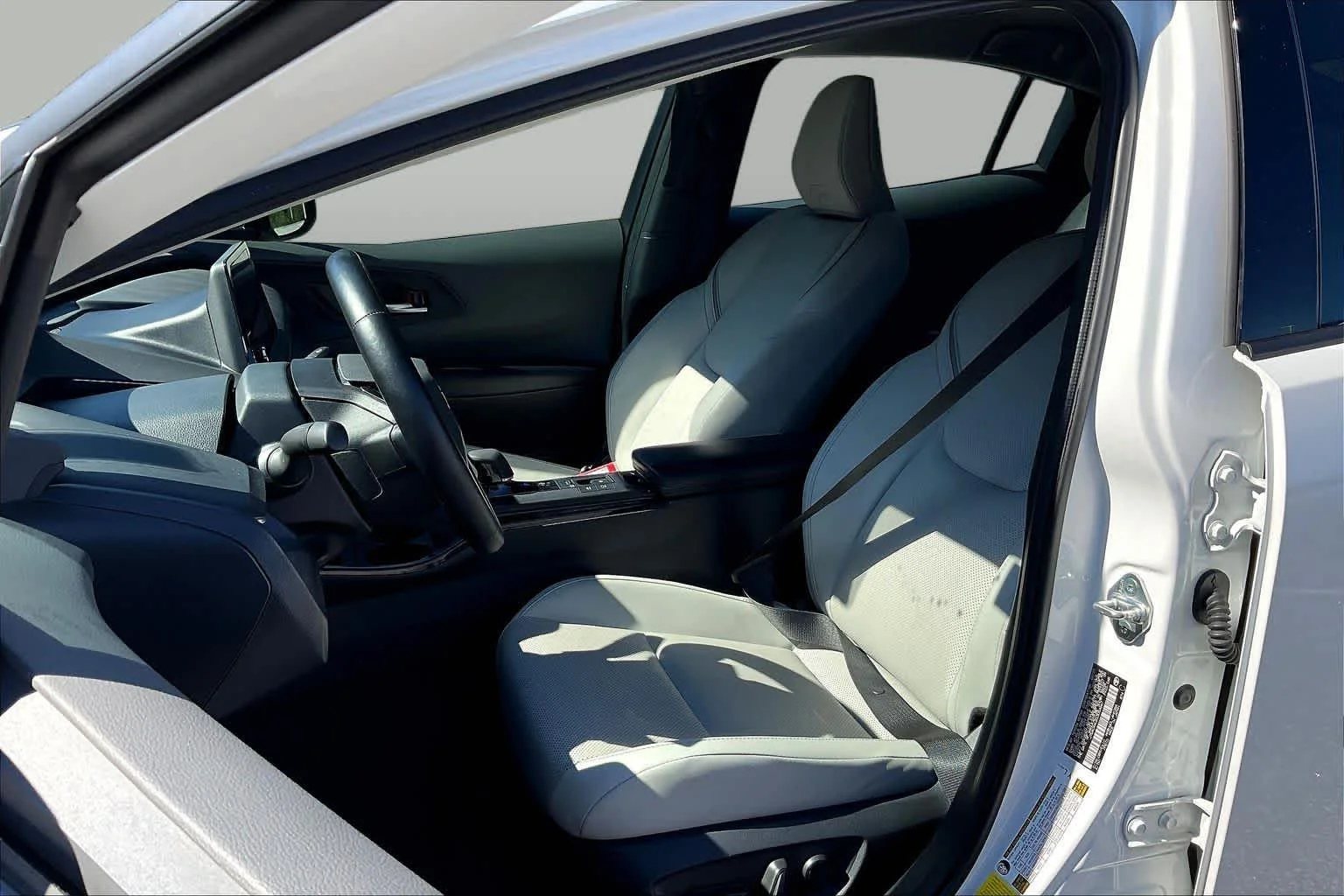 Used 2025 Wind Chill Pearl Toyota XLE image 8