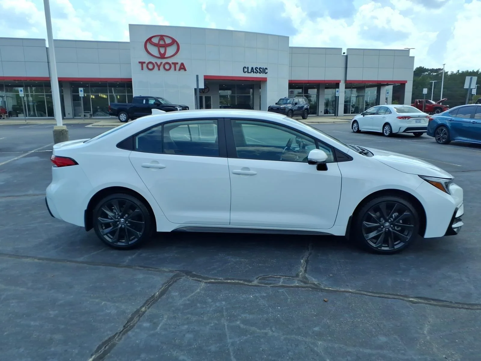 Used 2026 Ice Cap Toyota SE image 9