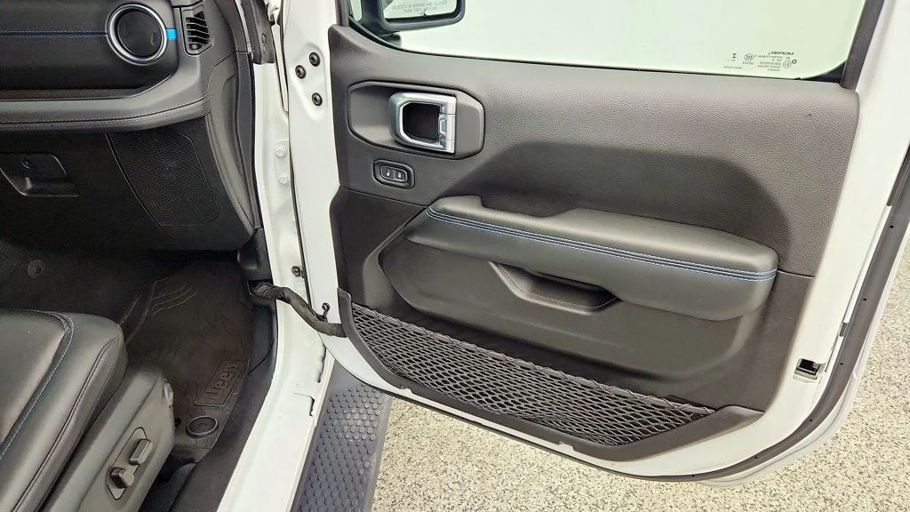 Used 2024 Bright White Clearcoat Jeep High Altitude 4x4 image 28