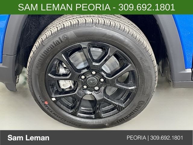 New 2026 Hydro Blue Pearlcoat Jeep Latitude image 25
