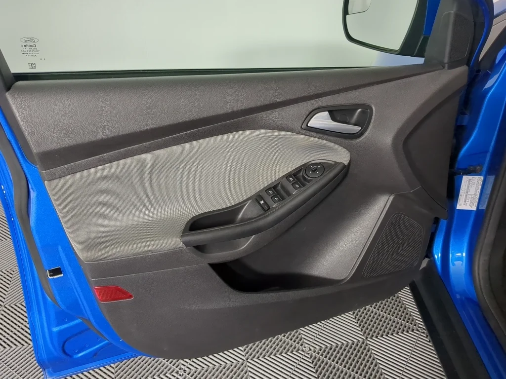 Used 2014 blue Ford SE image 11