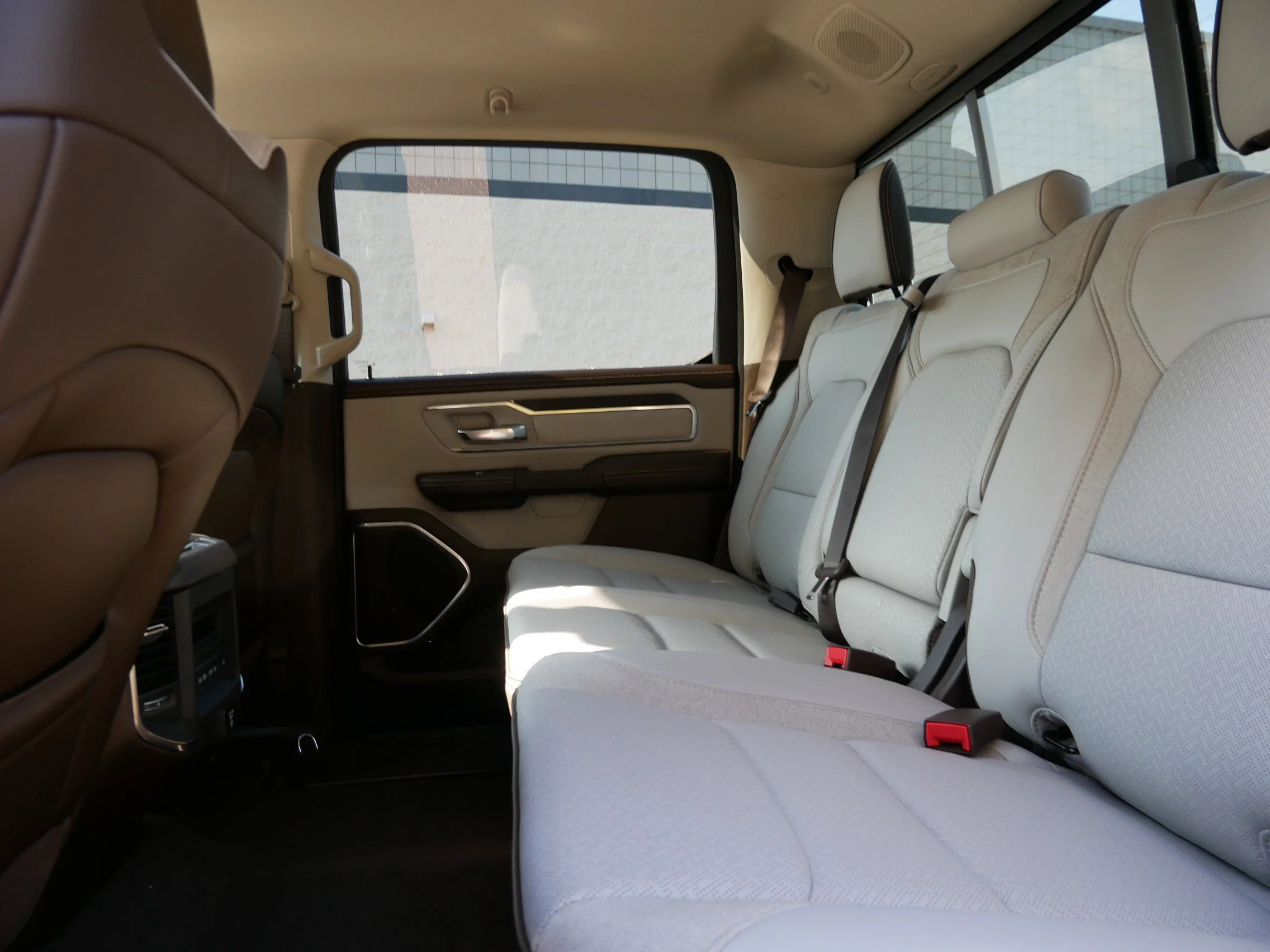New 2026 Ivory White Tri-Coat Pearl-Coat Exterior Paint RAM Laramie image 10