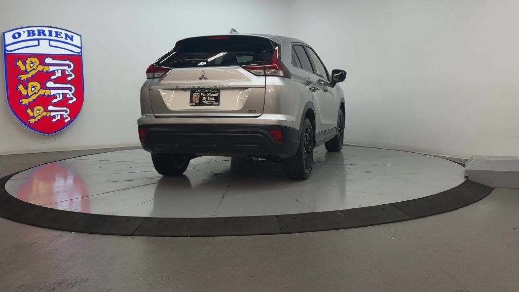 Used 2023 Silver Mitsubishi LE image 5