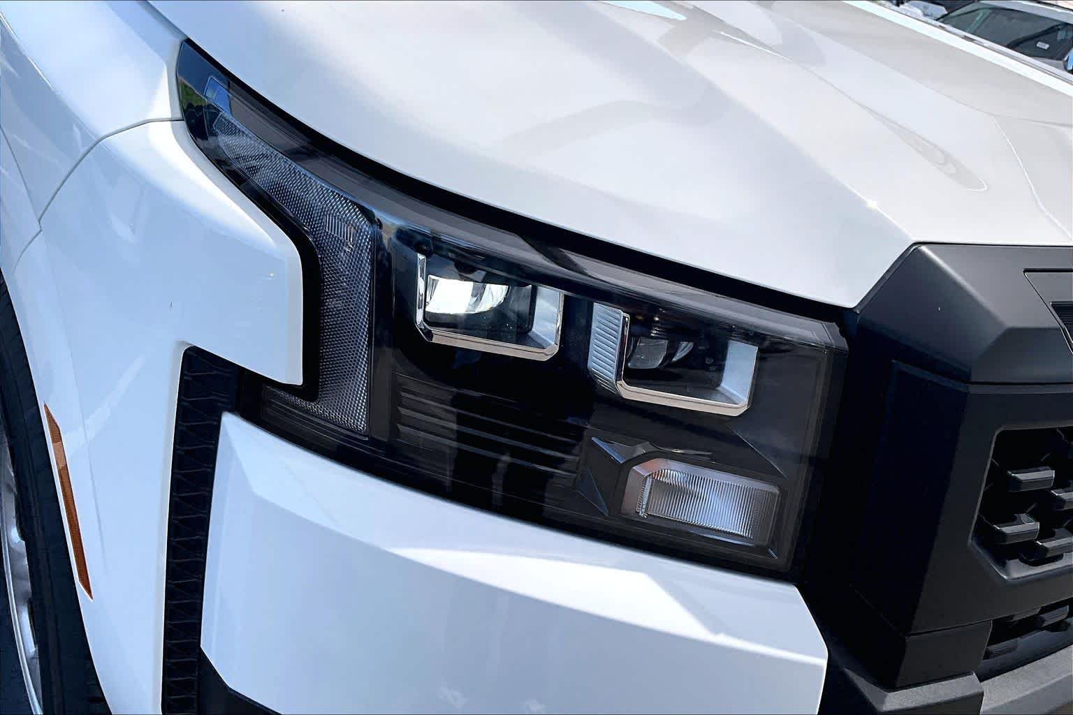 New 2026 Glacier White Nissan S image 18