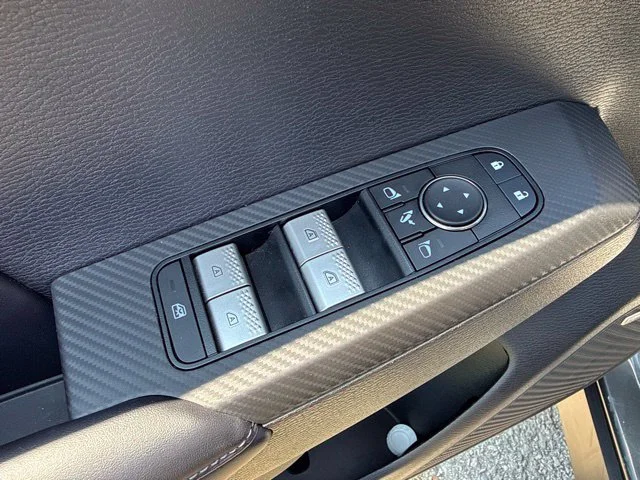 Used 2025  Mitsubishi SE image 30