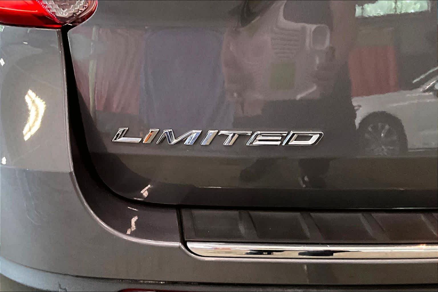 Used 2022 Carbonized Gray Metallic Ford Limited image 10