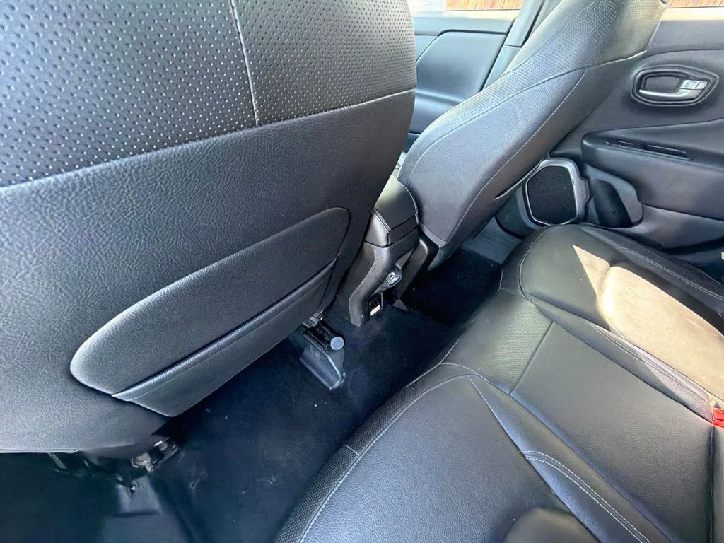 Used 2018 Silver Jeep Limited image 42