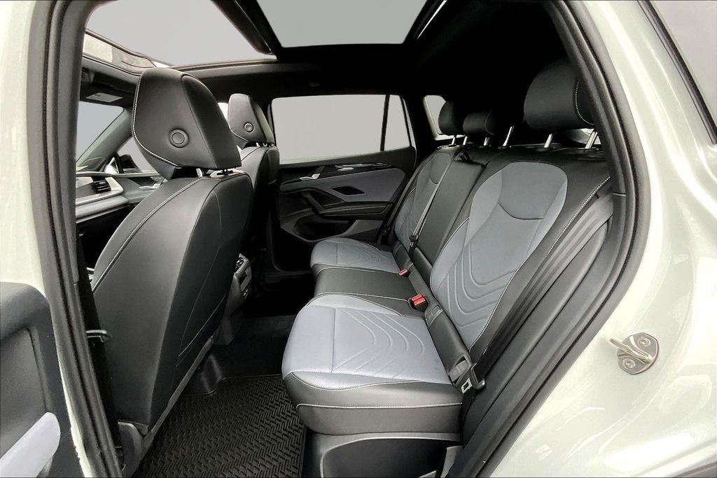 New 2026 White Volkswagen 2.0T SE R-Line Black image 22