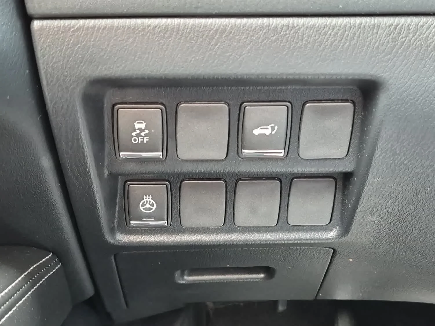 Used 2018 Graphite Shadow INFINITI  image 19