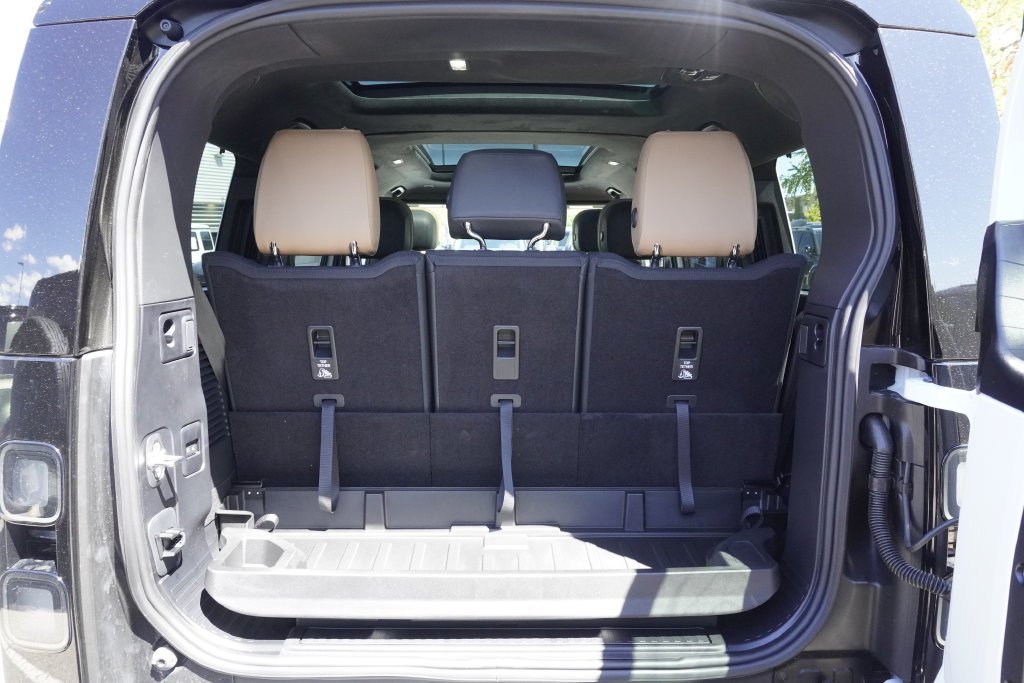 New 2026 Fuji White Land Rover V8 image 31