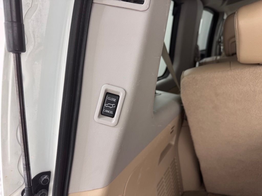 Used 2015 Pearl White Nissan Platinum image 41