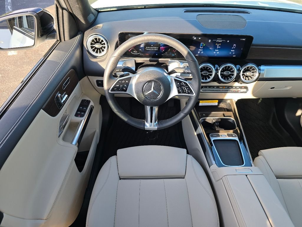 New 2026 Polar White Mercedes-Benz GLB 250 image 3