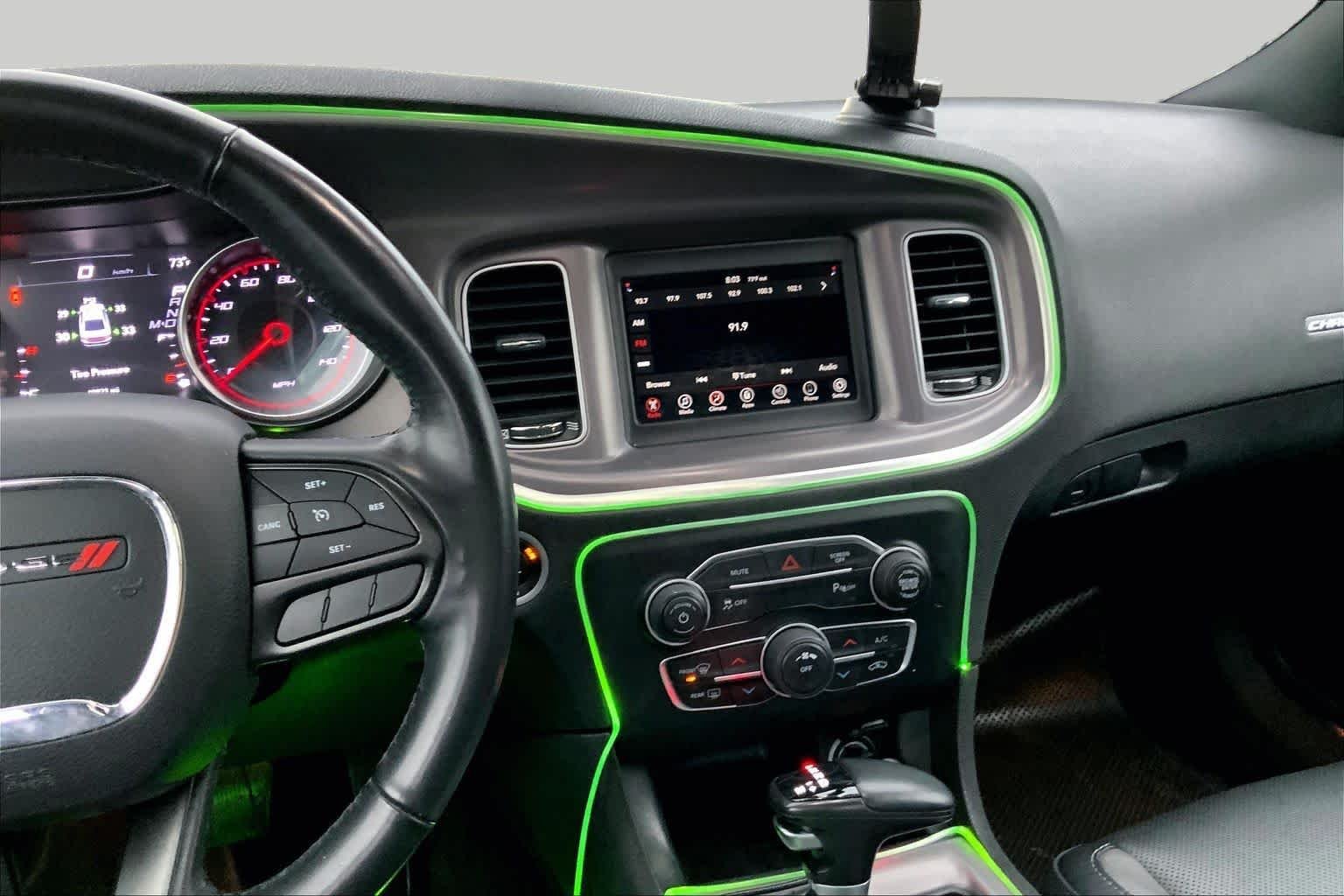 Used 2022 Pitch Black Clearcoat Dodge SXT image 7