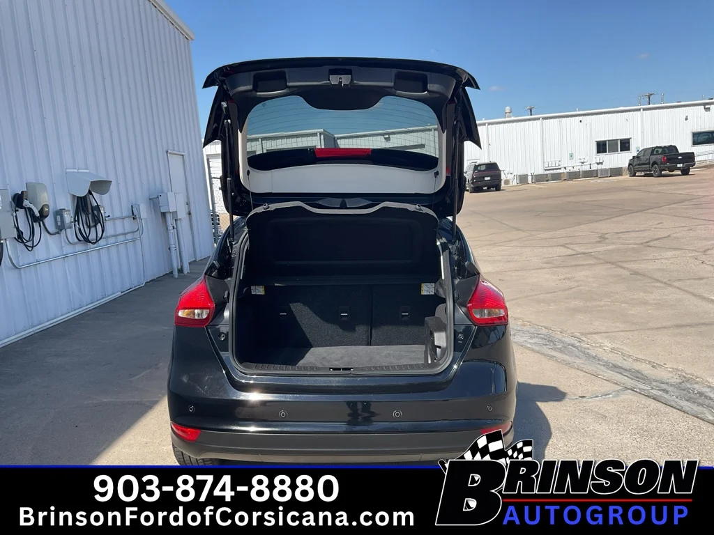 Used 2018 Shadow Black Ford SEL image 10