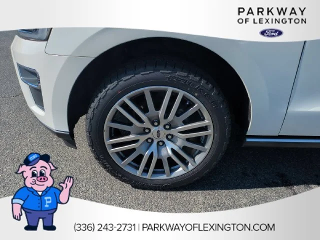 Used 2022 White Ford Limited image 10