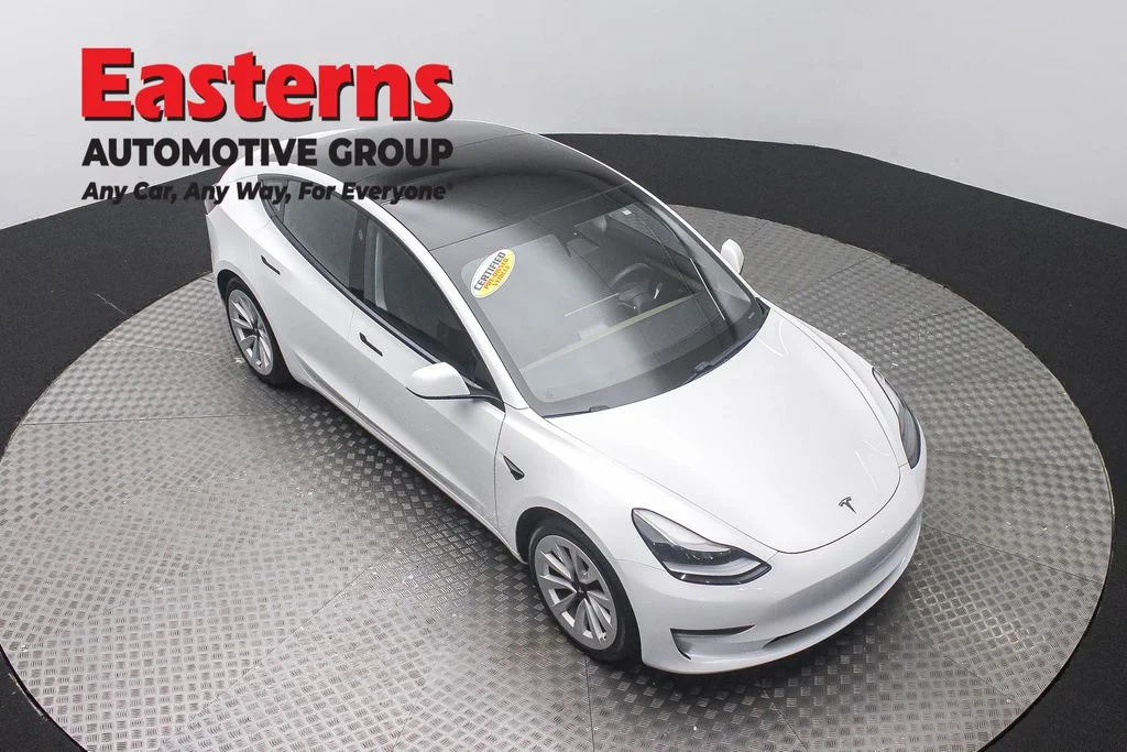 Used 2021 White Tesla Standard Range Plus image 3