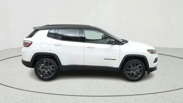 New 2026 Bright White Clear-Coat Exterior Paint Jeep Limited image 10