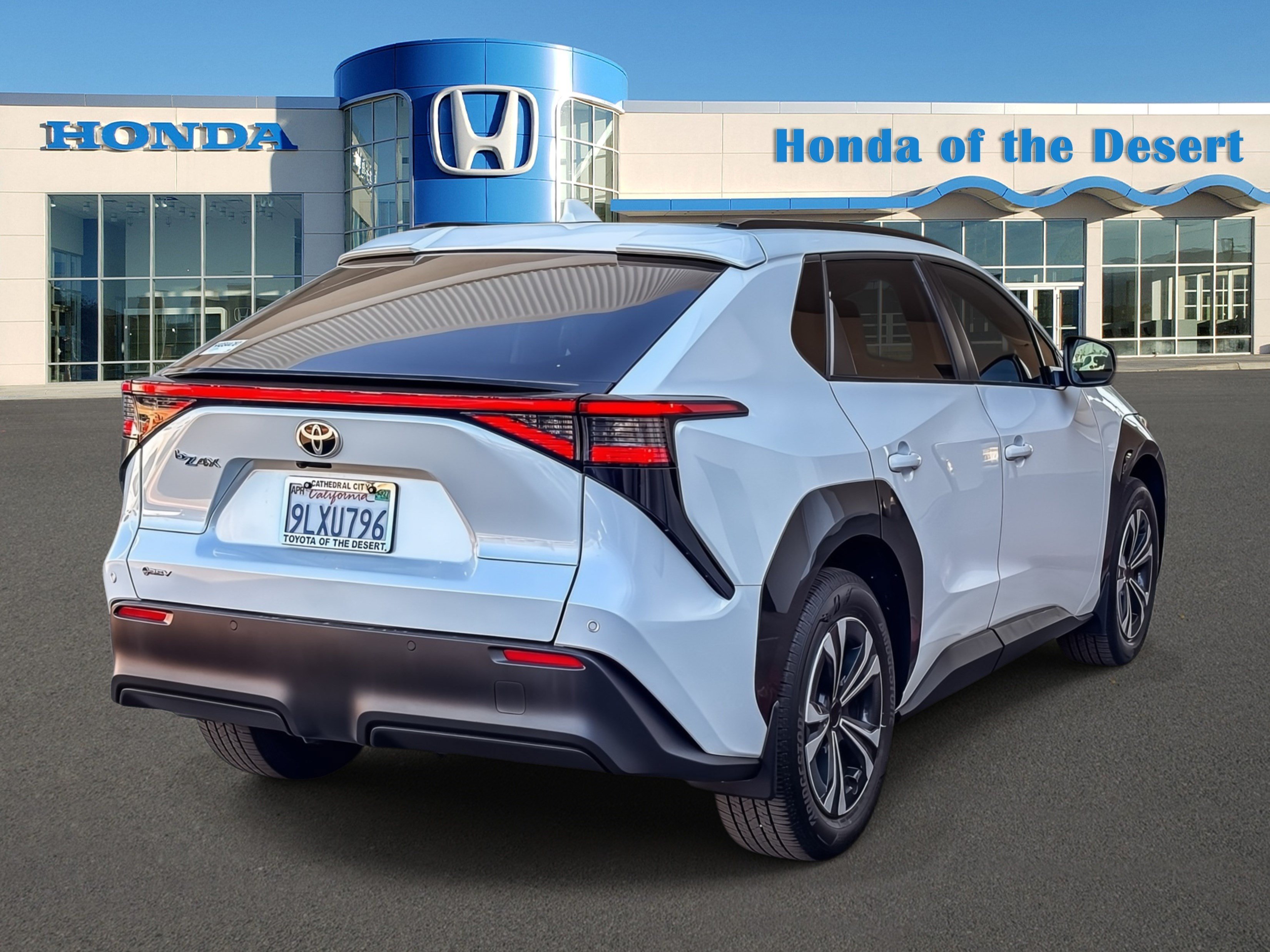 Used 2024 Pearl Toyota XLE image 6
